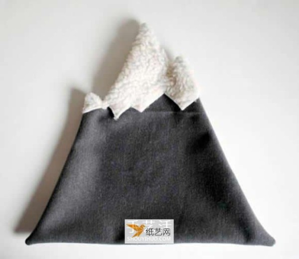 Personalized snow mountain pillow made of non-woven fabric