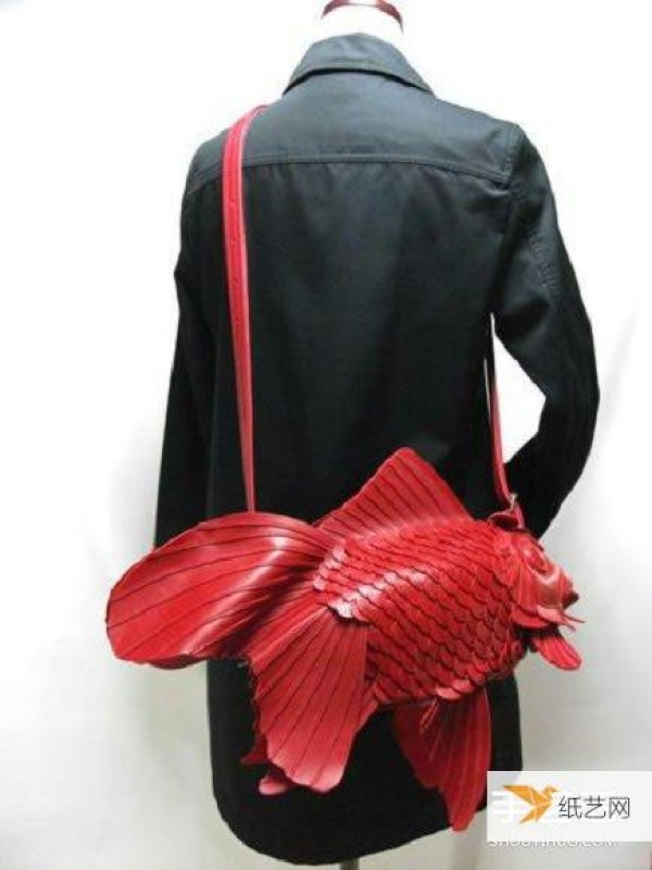 One-shoulder Goldfish bag handcrafted from smooth leather