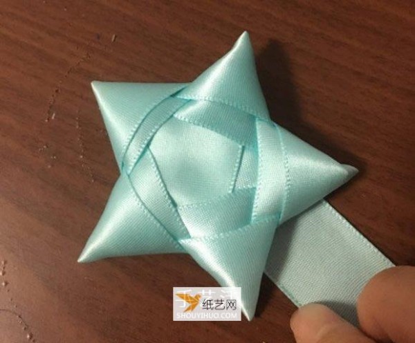 How to fold a beautiful and personalized five-pointed star with a ribbon