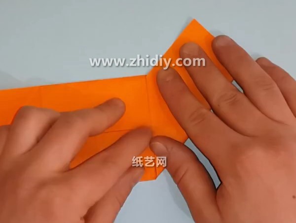 Origami making tutorial for a practical origami ashtray