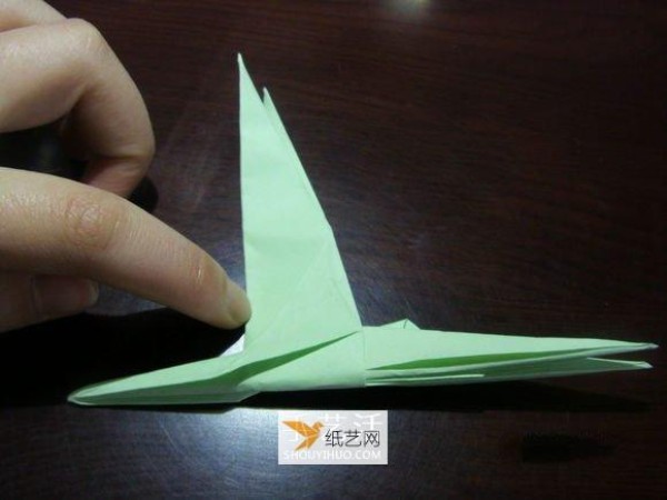 Illustrated tutorial for hand-folding a beautiful three-dimensional crane dance