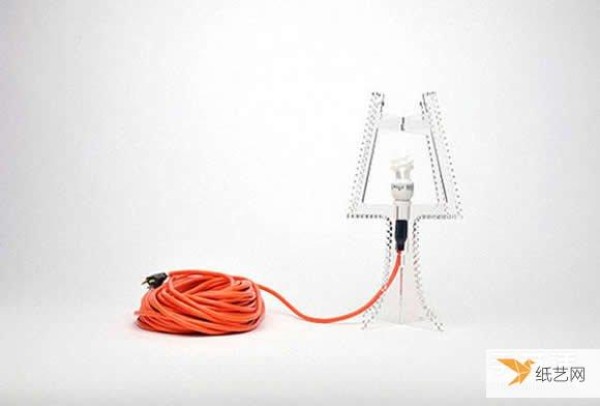 A creative and personalized cable desk lamp. A tutorial on how to make your own desk lamp very easily.