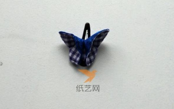 Tutorial on how to make cute handmade fabric butterfly hairpins