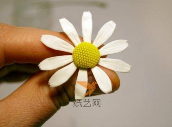 Tutorial on how to make a pure daisy using ultra-light clay