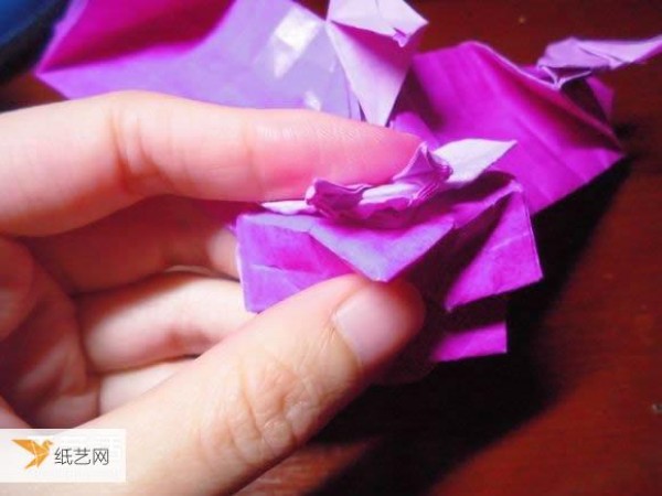 Very creative step-by-step illustration of Dielianhua heart origami