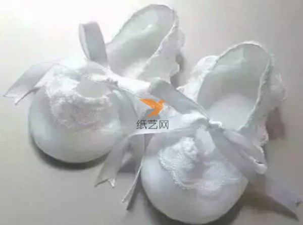 Tutorial on making lace baby shoes with non-woven fabrics