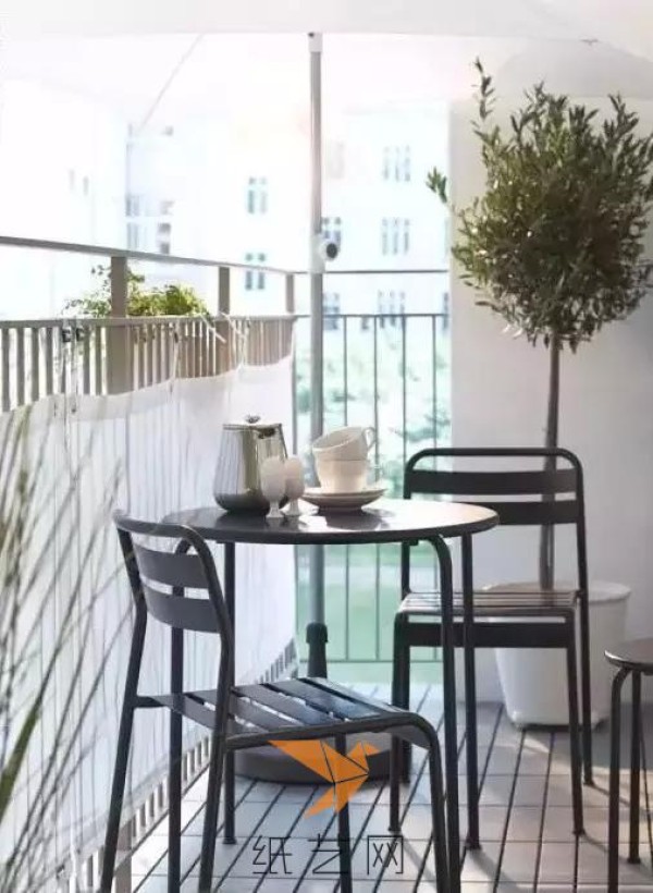 The young housewife renovated her balcony and had an extra garden in minutes!