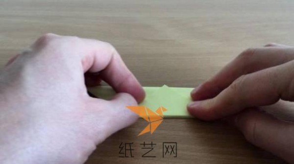 A step-by-step tutorial on how to make an origami peace dove