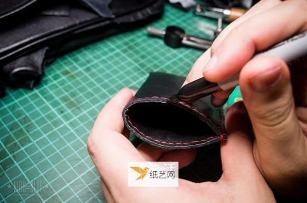 Transform an old leather bag into a fashionable phone case