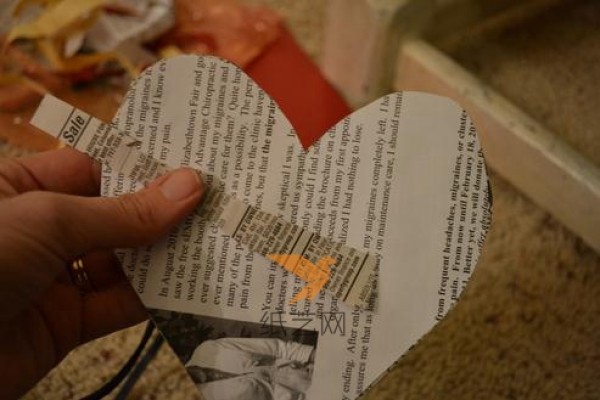 Super simple paper rose heart-shaped Valentine’s Day gift making tutorial