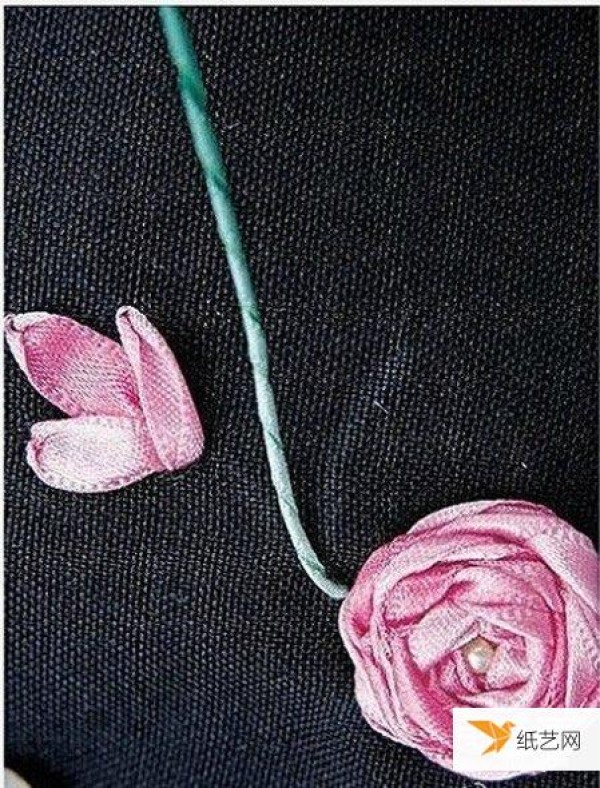 Illustrated tutorial on basic methods of embroidery stitches for five-cornered rose ribbons