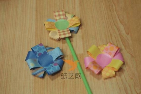 Three-minute paper flower making tutorial