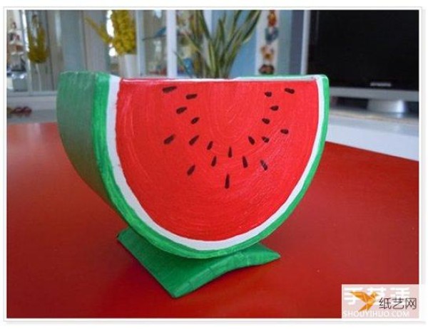 Use large transparent film tube waste to make a personalized watermelon storage box