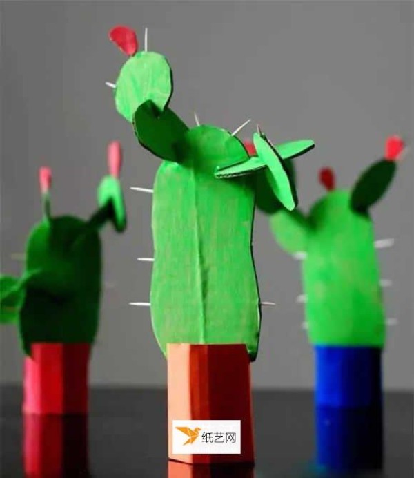 How kindergarten students make handmade corrugated paper cactus