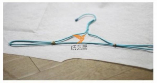 Cloth Art teaches you how to make beautiful and good-looking cotton non-slip clothes hangers.