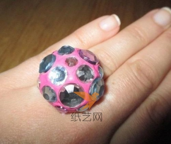 DIY tutorial for sparkling rings made from ultra-light clay