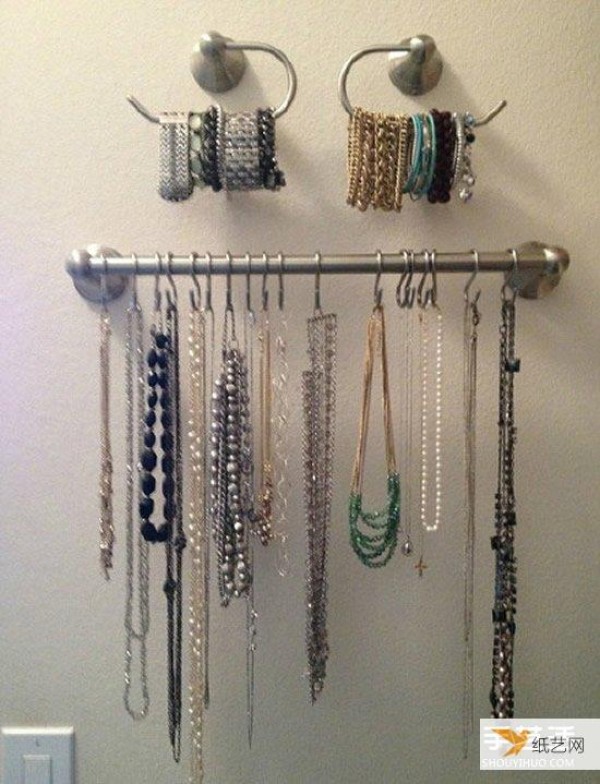 A simple, practical and creative way to store jewelry