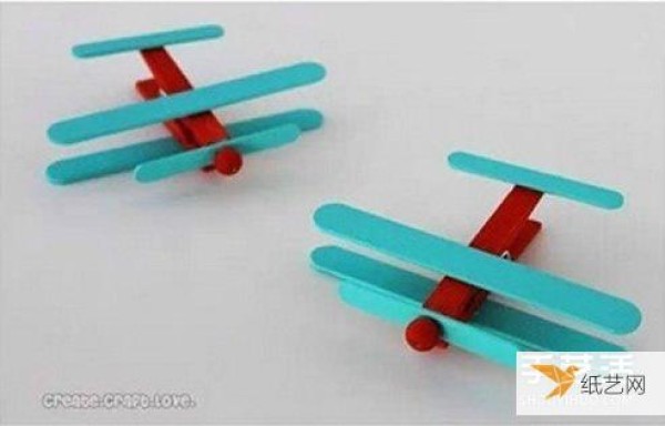 Share pictures of how to make a kindergarten airplane model by hand