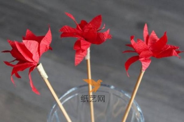 Simple and cute handmade DIY tutorial for small crepe paper flowers