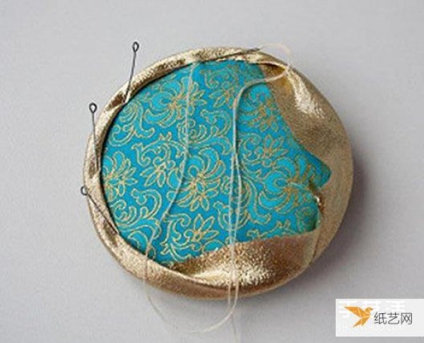 Handmade illustration of personalized circular embroidery style pendant made of non-woven fabric