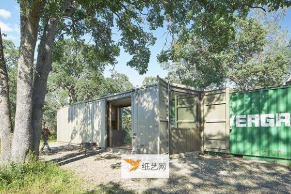 Transforming American shipping containers into a dedicated base for hunting enthusiasts