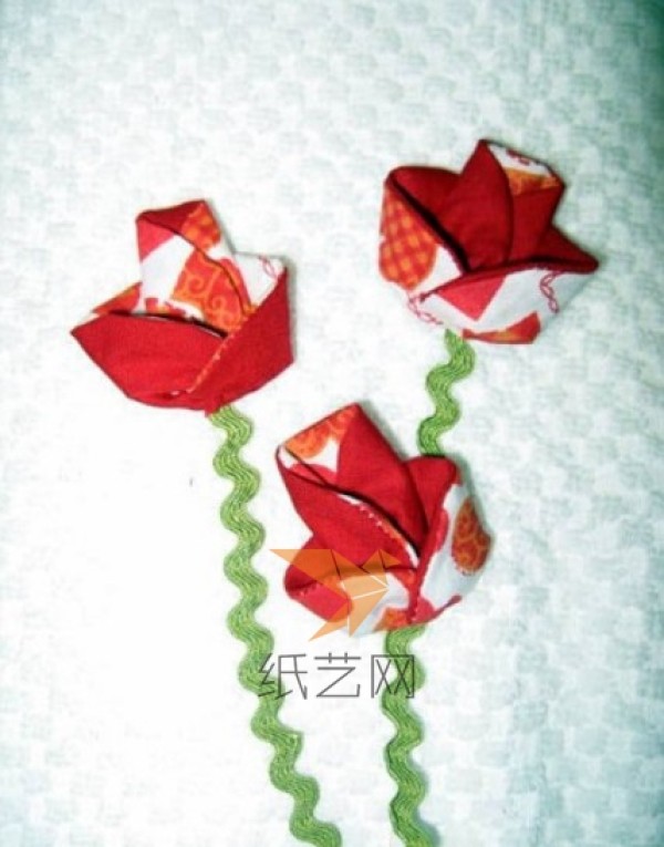 Illustrated tutorial on DIY production of fabric flowers