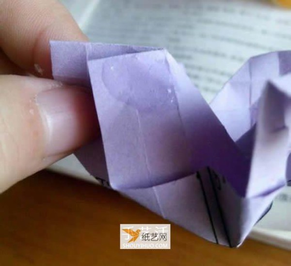 Detailed illustration of how to fold Beryl Rose