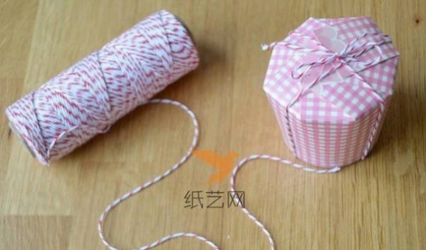 Handmade paper craft making tutorial for making small candy gift boxes from disposable paper cups