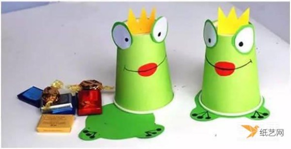 Illustrated tutorial on making a frog prince from used disposable paper cups