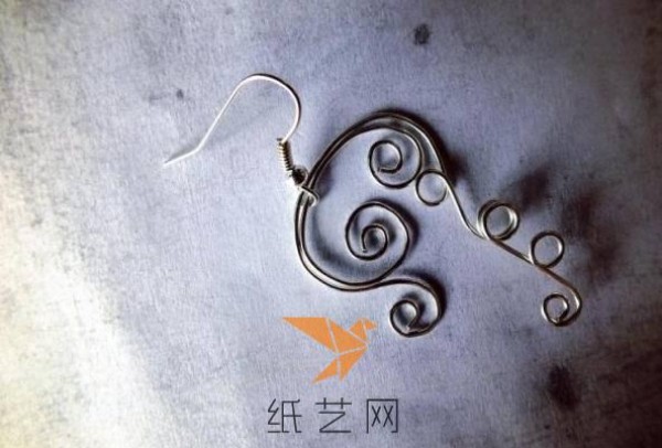 Tutorial on how to make beautiful braided wire earrings for Christmas gifts