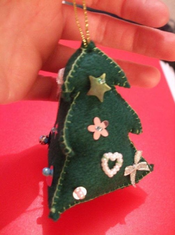 Tutorial on how to make cute non-woven Christmas tree hanging ornaments