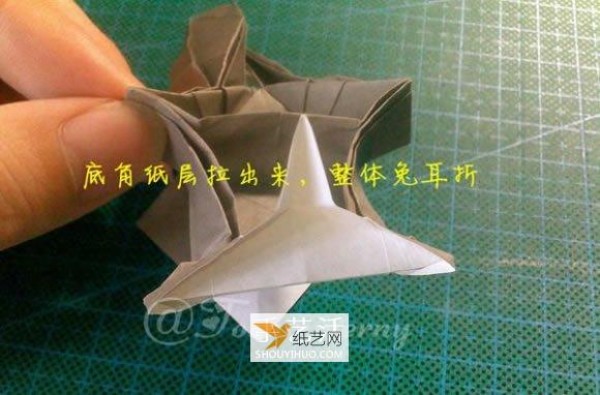 Illustration of how to prepare origami to fold Bugs Bunny