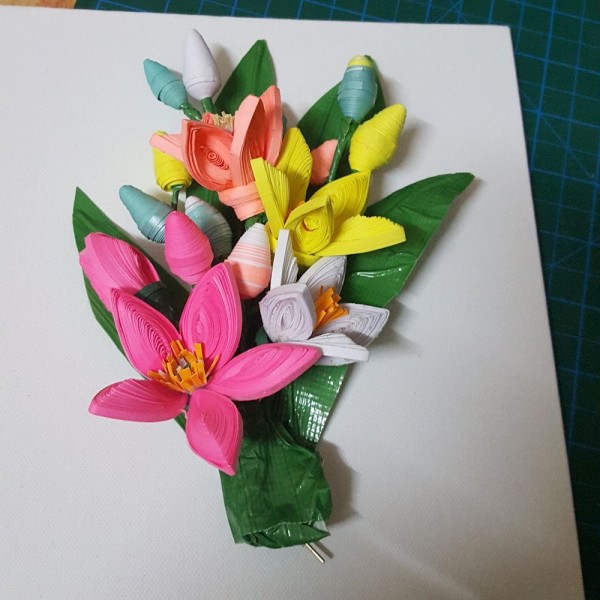 Paper quilling bouquet tutorial! Your favorite paper quilling tutorial is here! Simple lines can outline a different beauty!