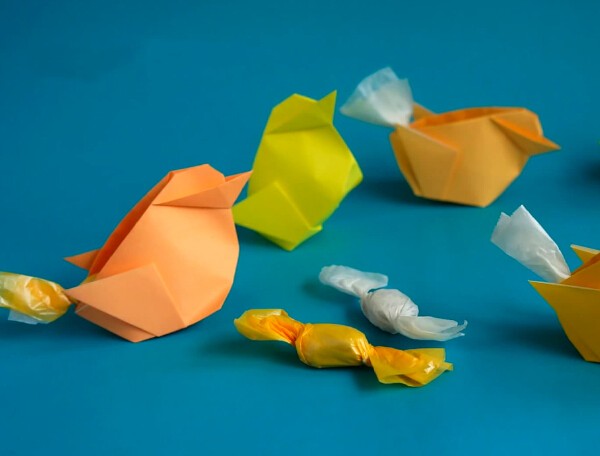 Video tutorial on how to fold an origami chicken box