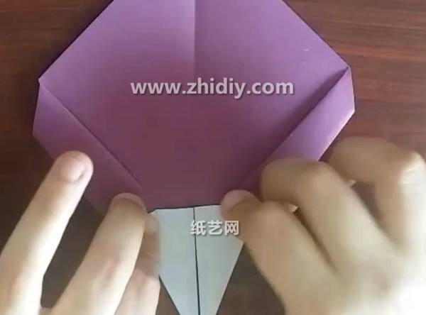 Tutorial on how to make a practical origami fan for summer