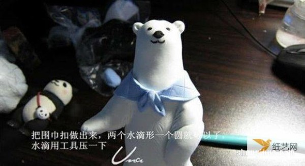 Tutorial on how to make a personalized white bear using clay