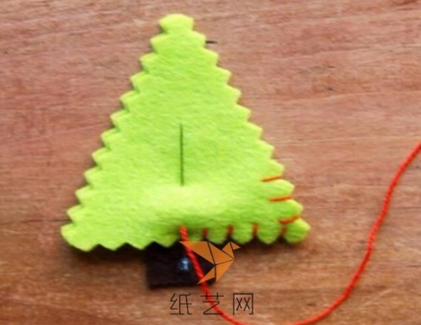 Christmas handmade non-woven Christmas tree pin making tutorial