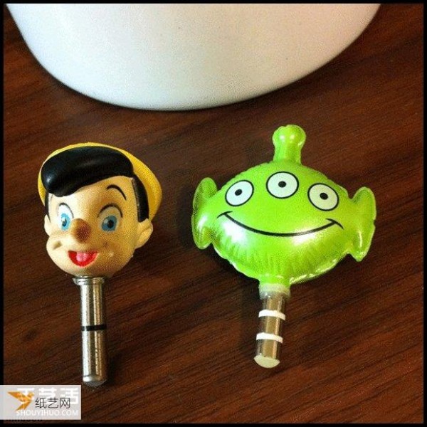 Illustrated tutorial on how to make a very creative and personalized mobile phone dust plug