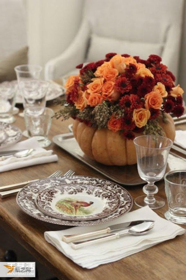 How to make a personalized Thanksgiving vase using pumpkins