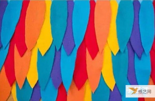 Tutorial on how to make colorful children’s feather wings using cardboard