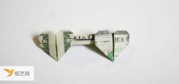 Illustrated tutorial on how to fold heart-to-heart hearts using one dollar