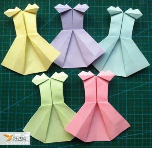 An illustrated tutorial on how to fold a simple origami skirt for children