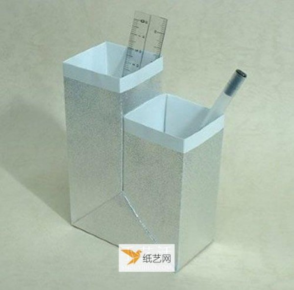 Describe in detail the origami method of the double-hole pen holder