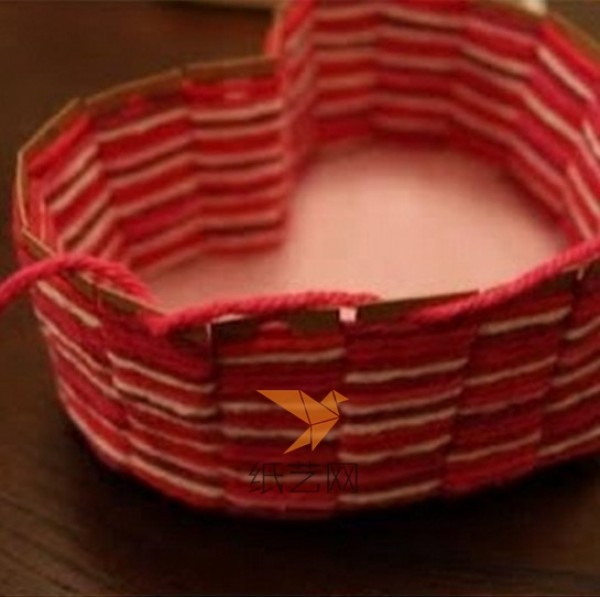 Tutorial on how to make a Valentine’s Day handwoven storage basket