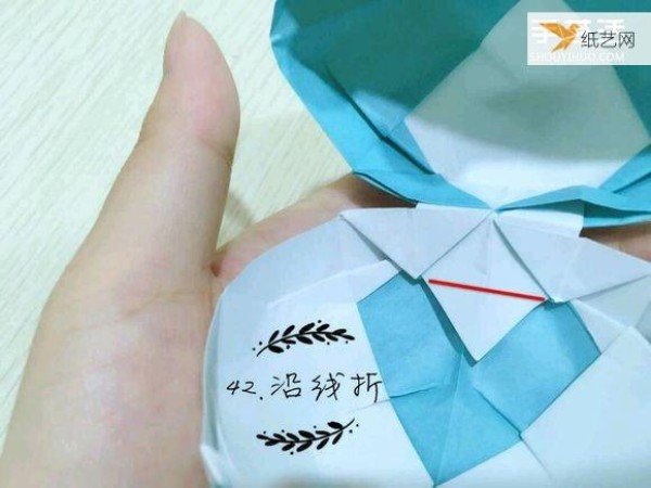 Illustrated tutorial showing how to fold beautiful Poké Balls by hand