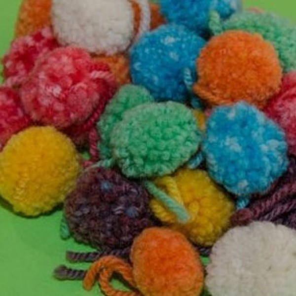 Use a fork to make yarn pom-pom balls