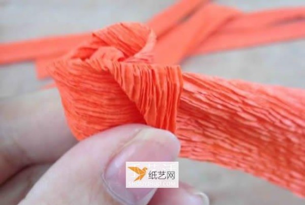 How to fold roses using crepe paper by hand