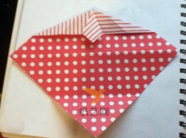 Tutorial on how to make a beautiful origami heart with a tie