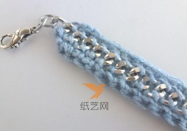 Crochet tutorial for making a feminine metal chain bracelet