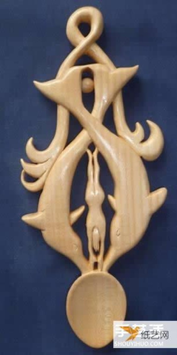 Comprehensive display of various carving works by the Love spoon wood carving artist Adam King